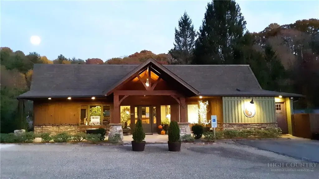 444 S Beech Mountain Parkway, Banner Elk