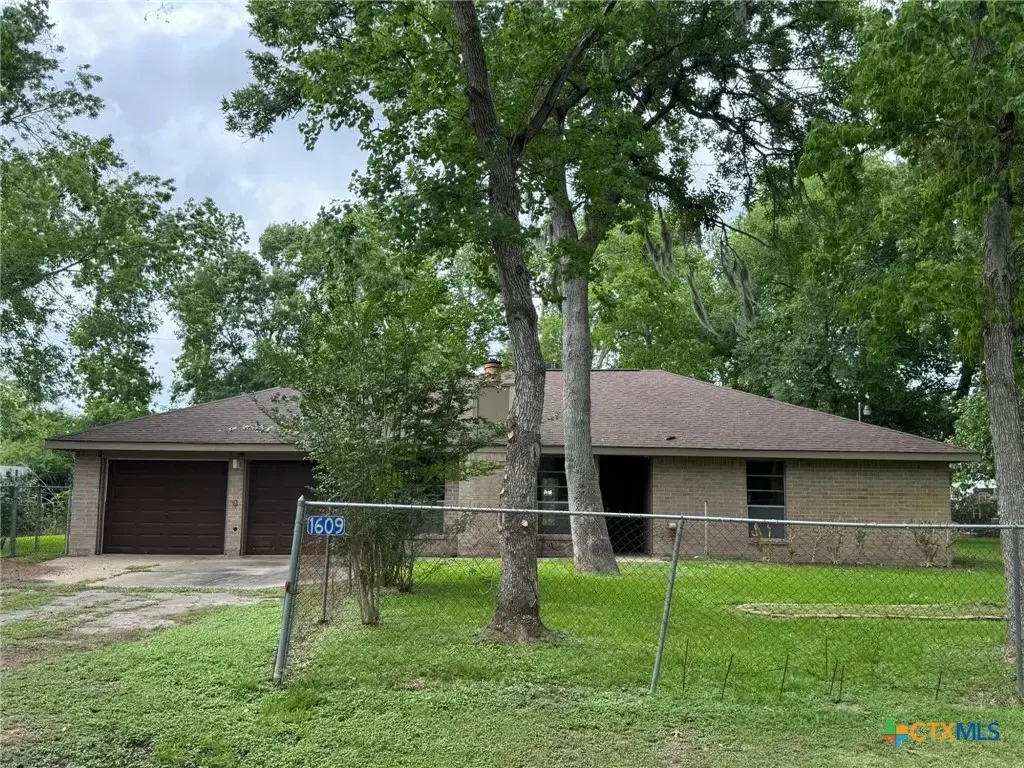 1609 Forrest Drive, Wharton