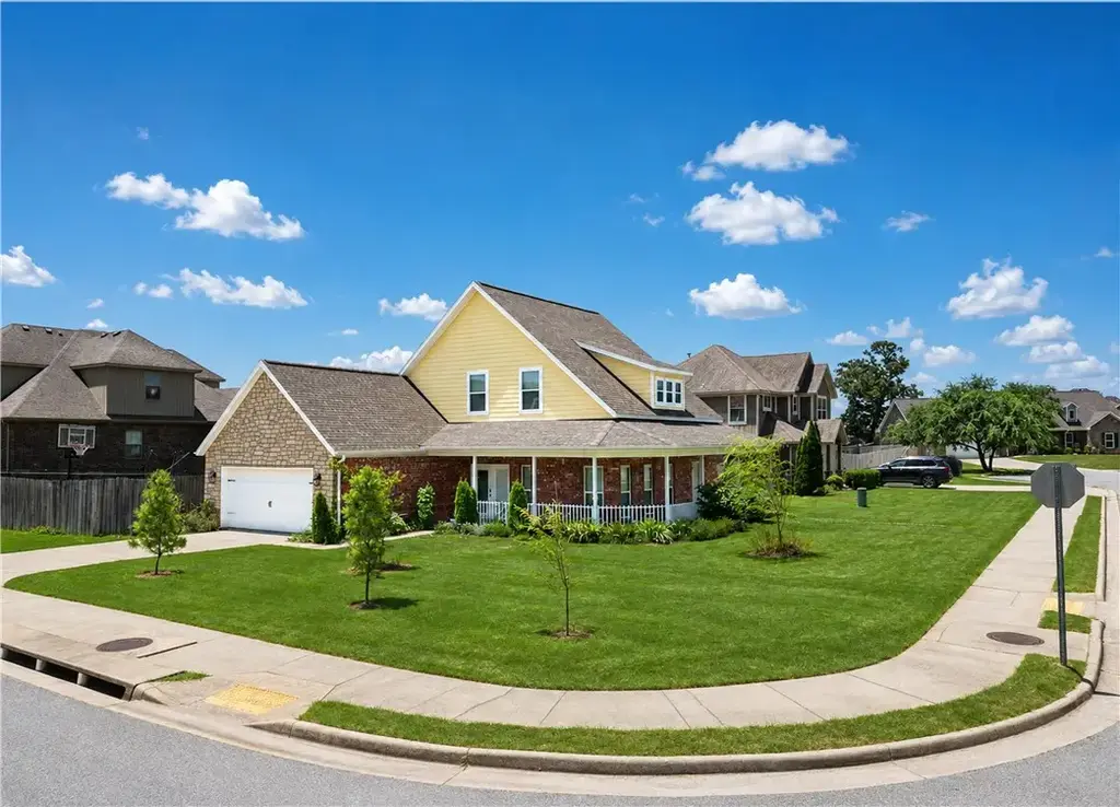 1701 E Crestwood Hills Lane, Cave Springs