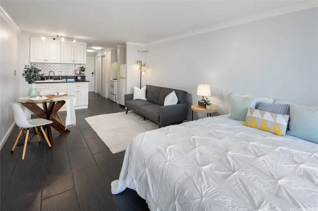 1025 Maunaihi Place # 204, Honolulu