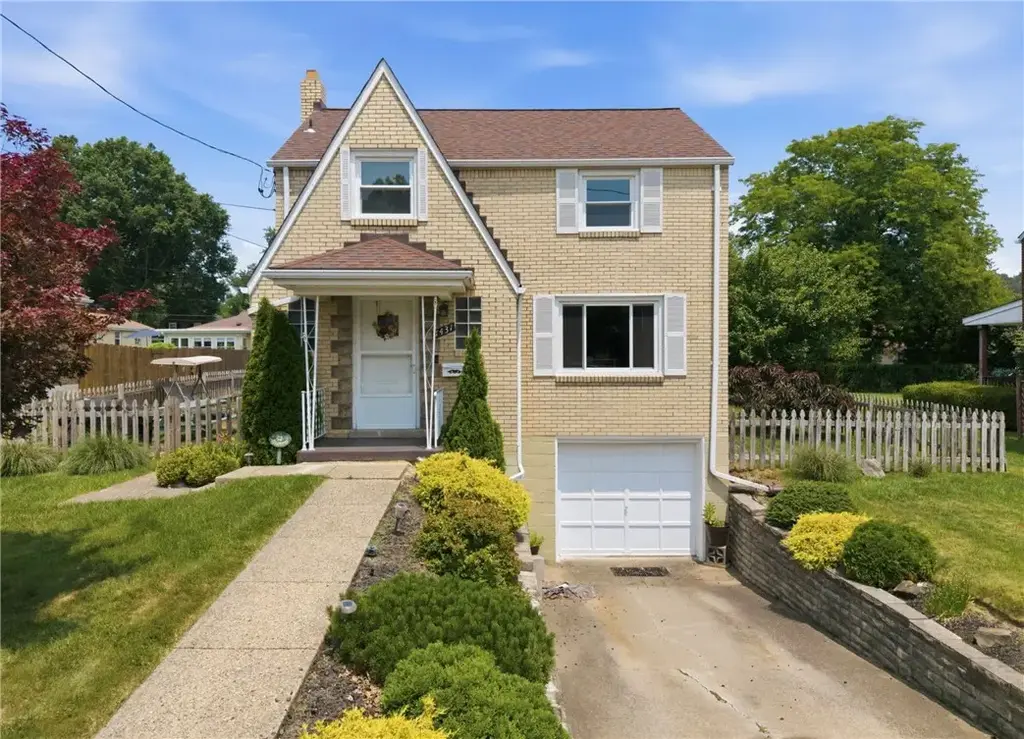 1431 Stanley Drive , Verona