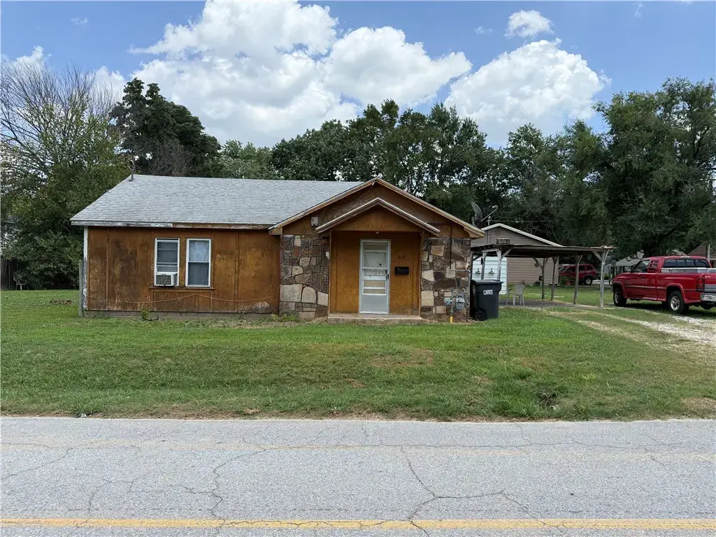 817 Crutcher Street, Springdale
