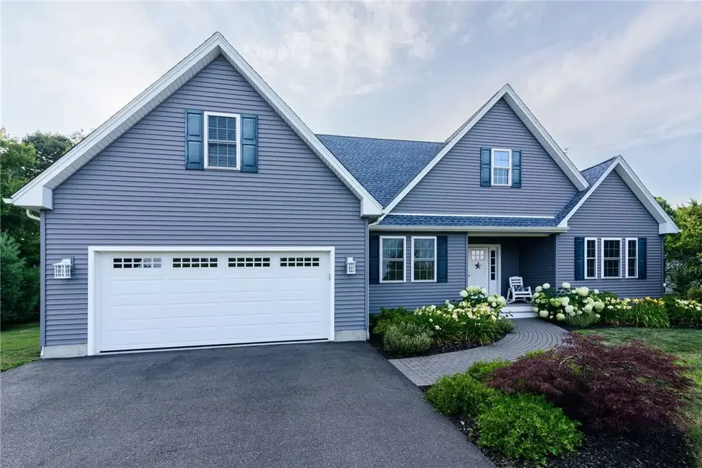 11 Kendall Ct, Charlestown