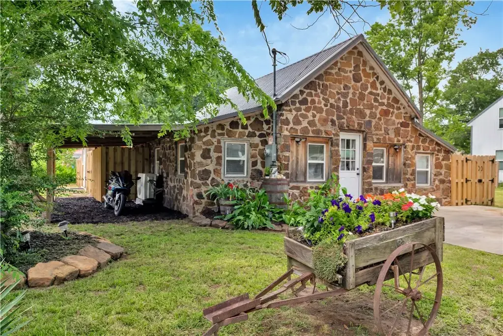 112 W Thurman Street, Prairie Grove