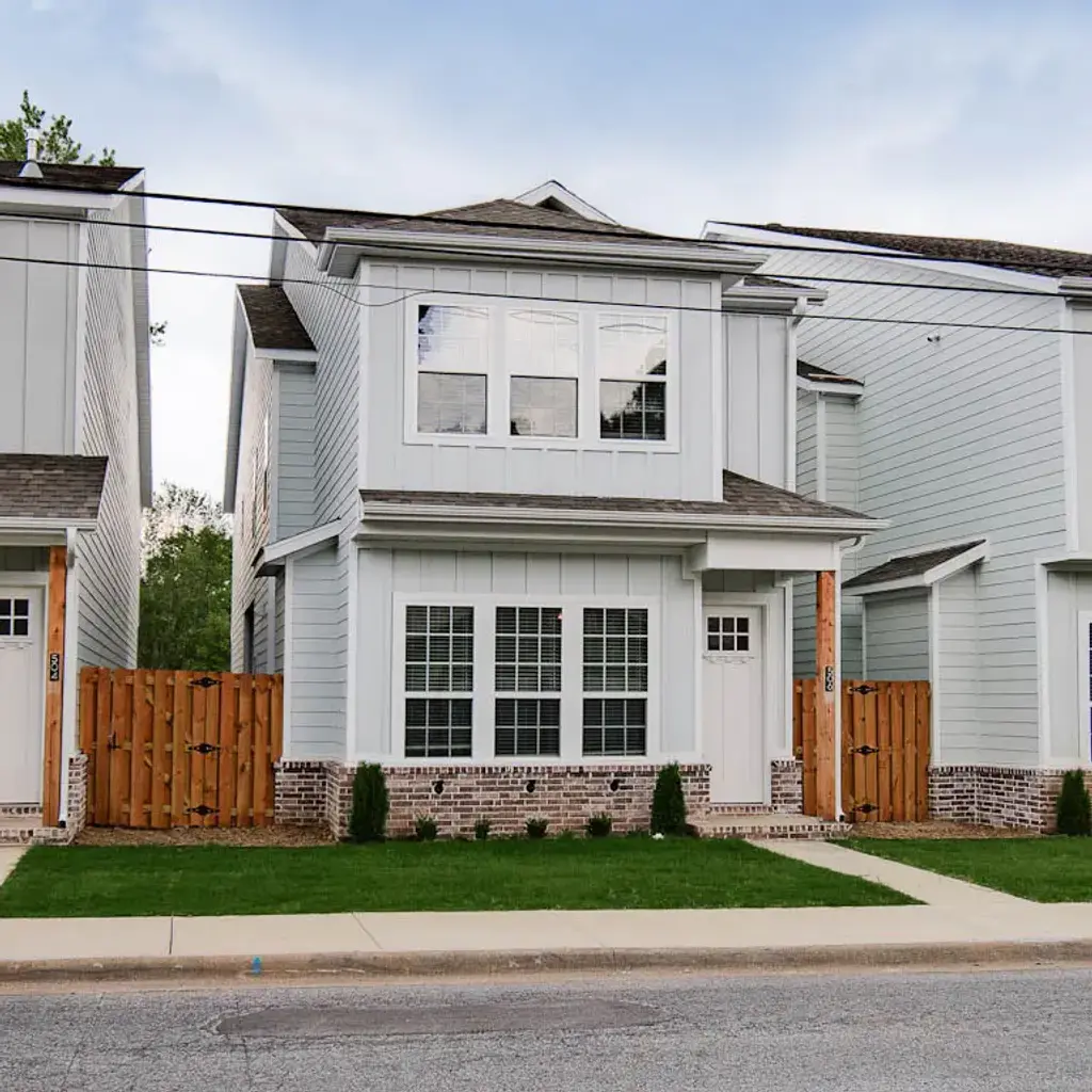 506 W Persimmon Street, Rogers