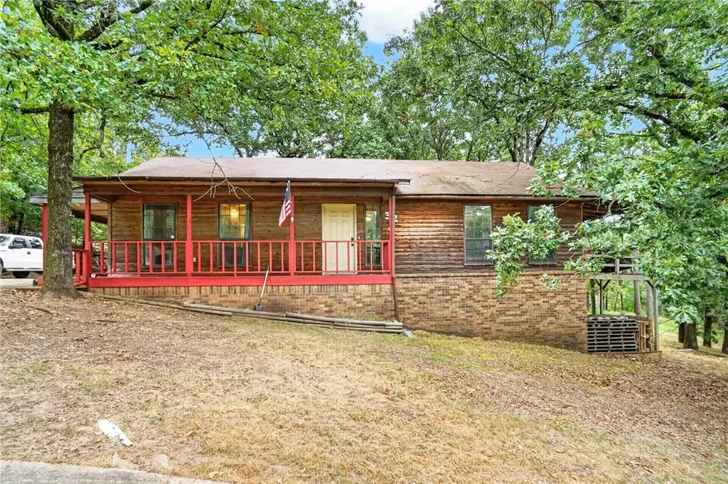 32 Abbey Road, Russellville