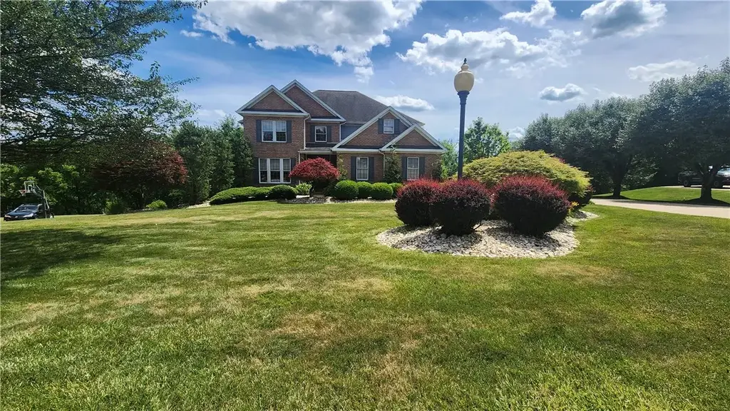 32 Hawthorne Lane , Penn