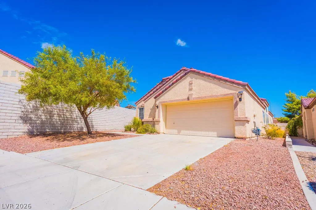 8924 Colorful Pines Avenue, Las Vegas