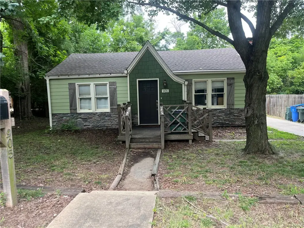 905 N Mission Boulevard, Fayetteville