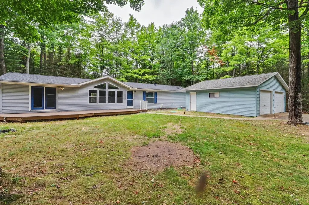 1669 Apache Trl, St Germain