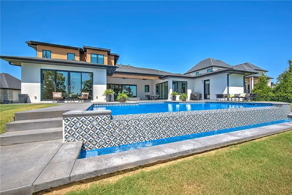 4205 S Watercrest Drive, Rogers