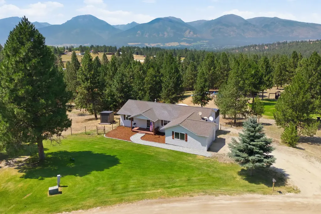 456 Sapphire Lane, Stevensville