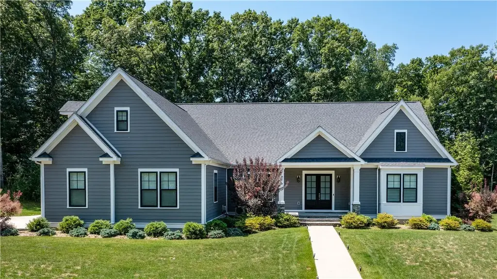 9 Cardinal Hill Ln, Smithfield