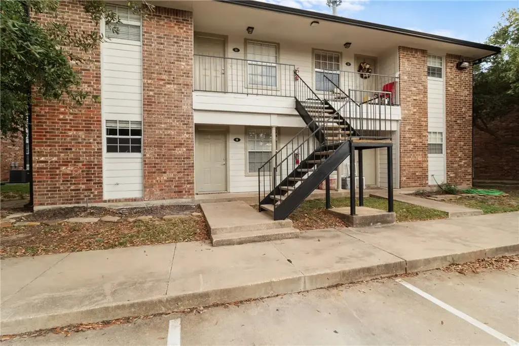 2100 Southwood Drive 4, College Station
