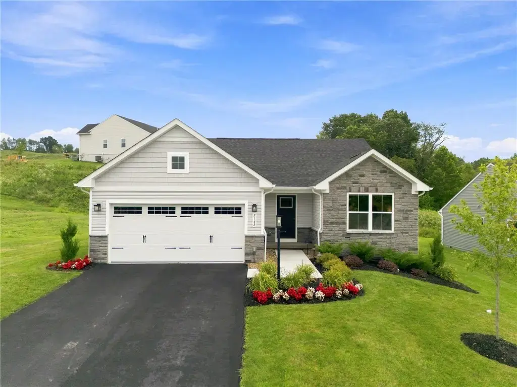 5148 Bentgrass Drive , Hempfield