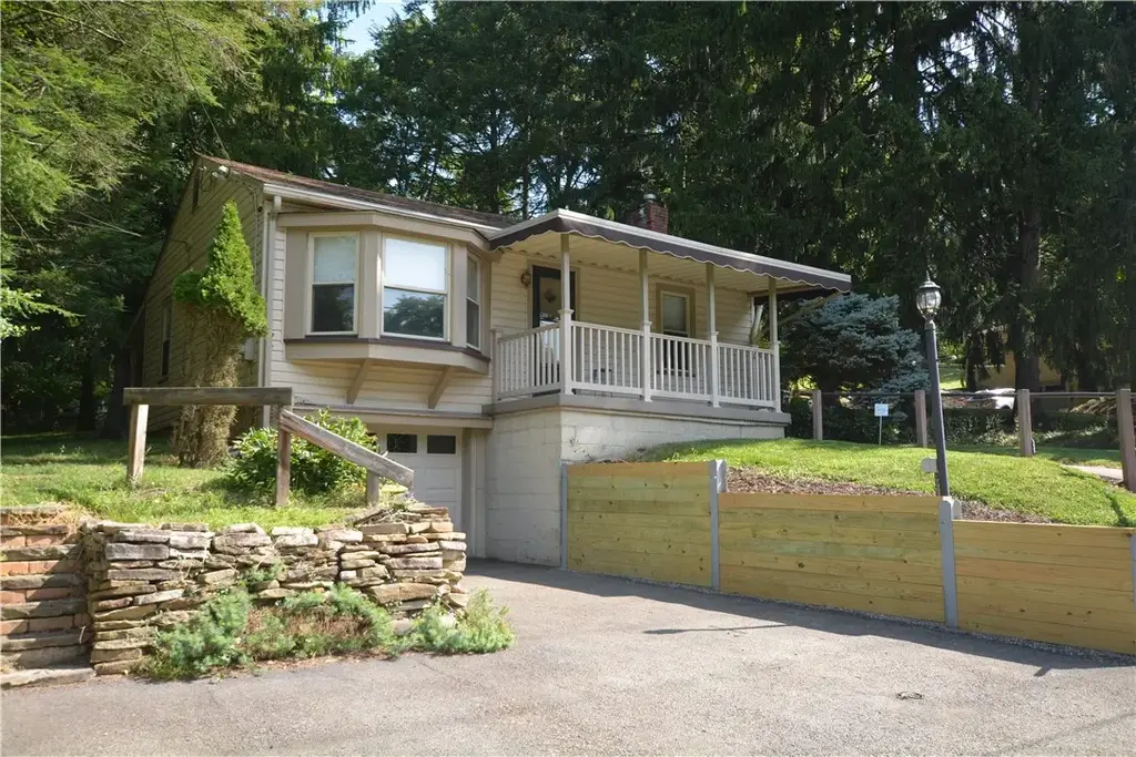 2425 Hampton Avenue , Hampton