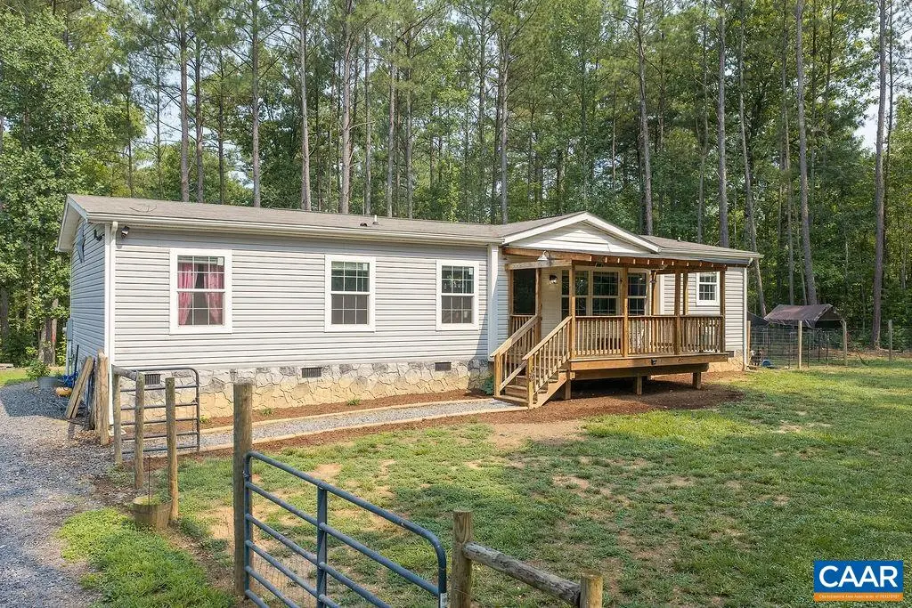 1075 Middle Fork Rd, Palmyra