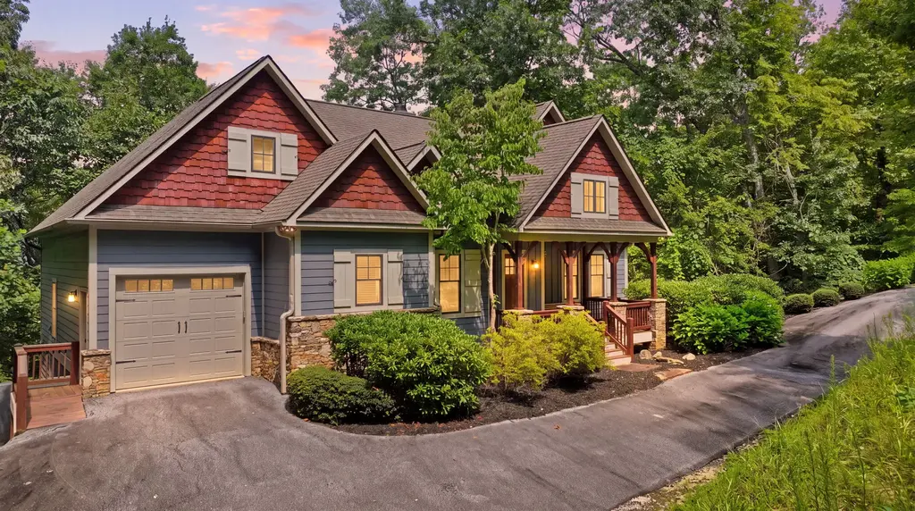130 Cross Vine Drive, Tuckasegee