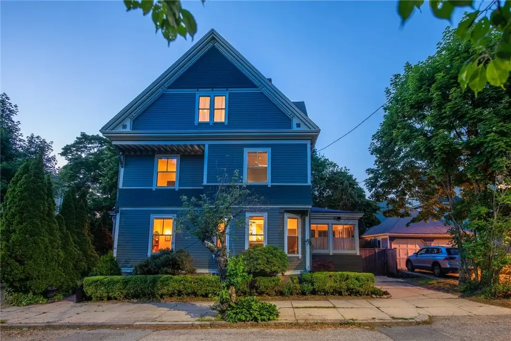 66 Halsey St, Providence