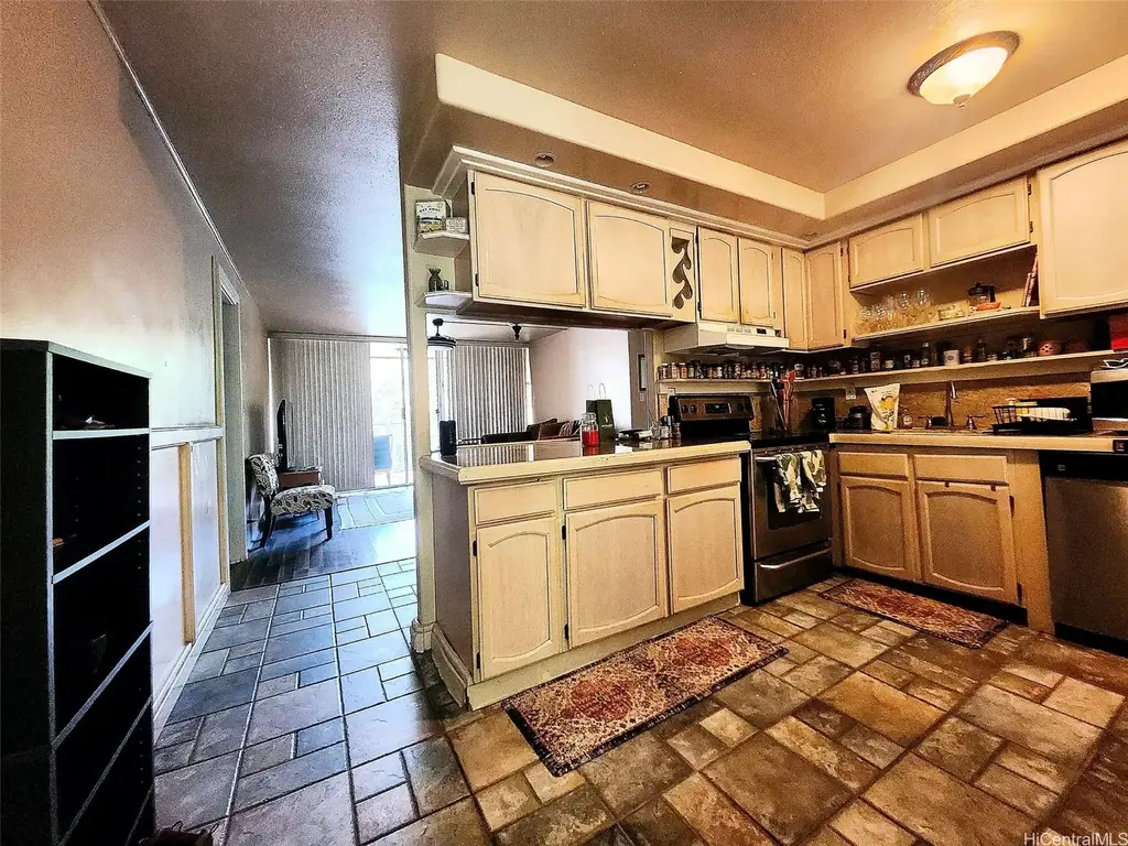 95-273 Waikalani Drive # D505, Mililani