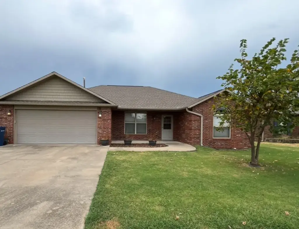 1902 N Messick Court, Siloam Springs