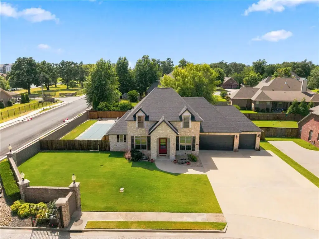 2806 S Creekside Drive, Rogers