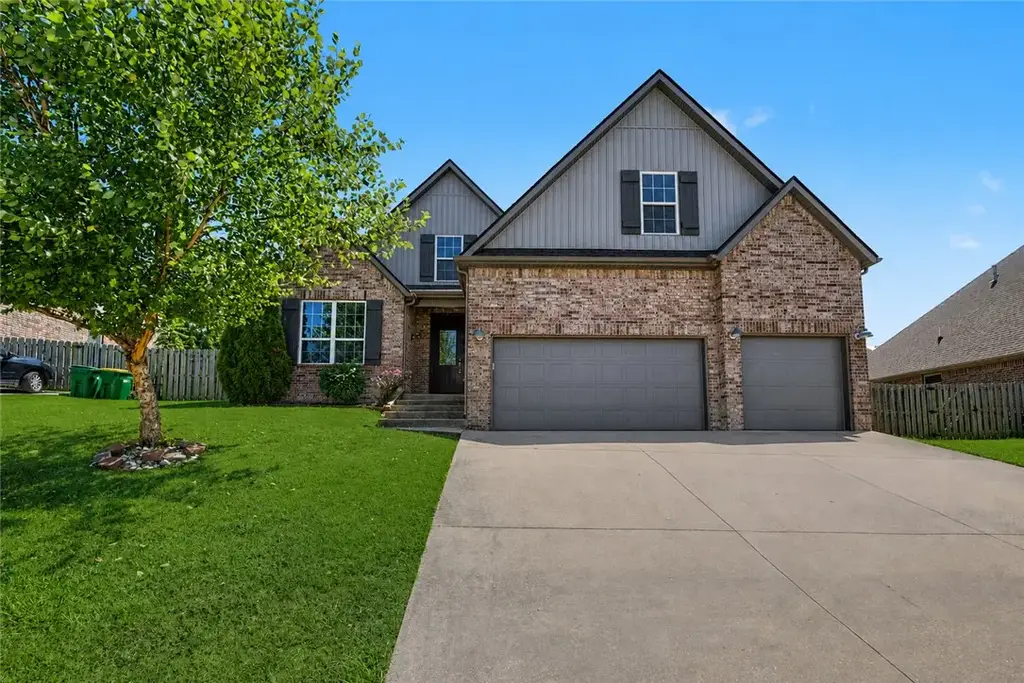 1701 Abbey Lane, Centerton