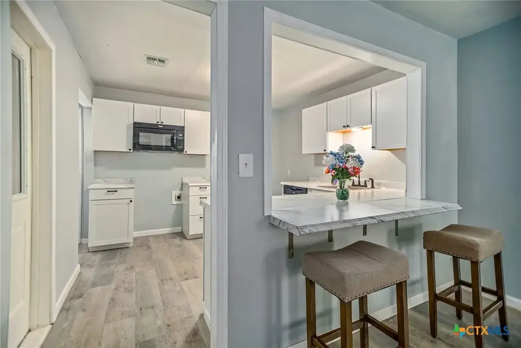1610 E Rosebud Avenue, Victoria