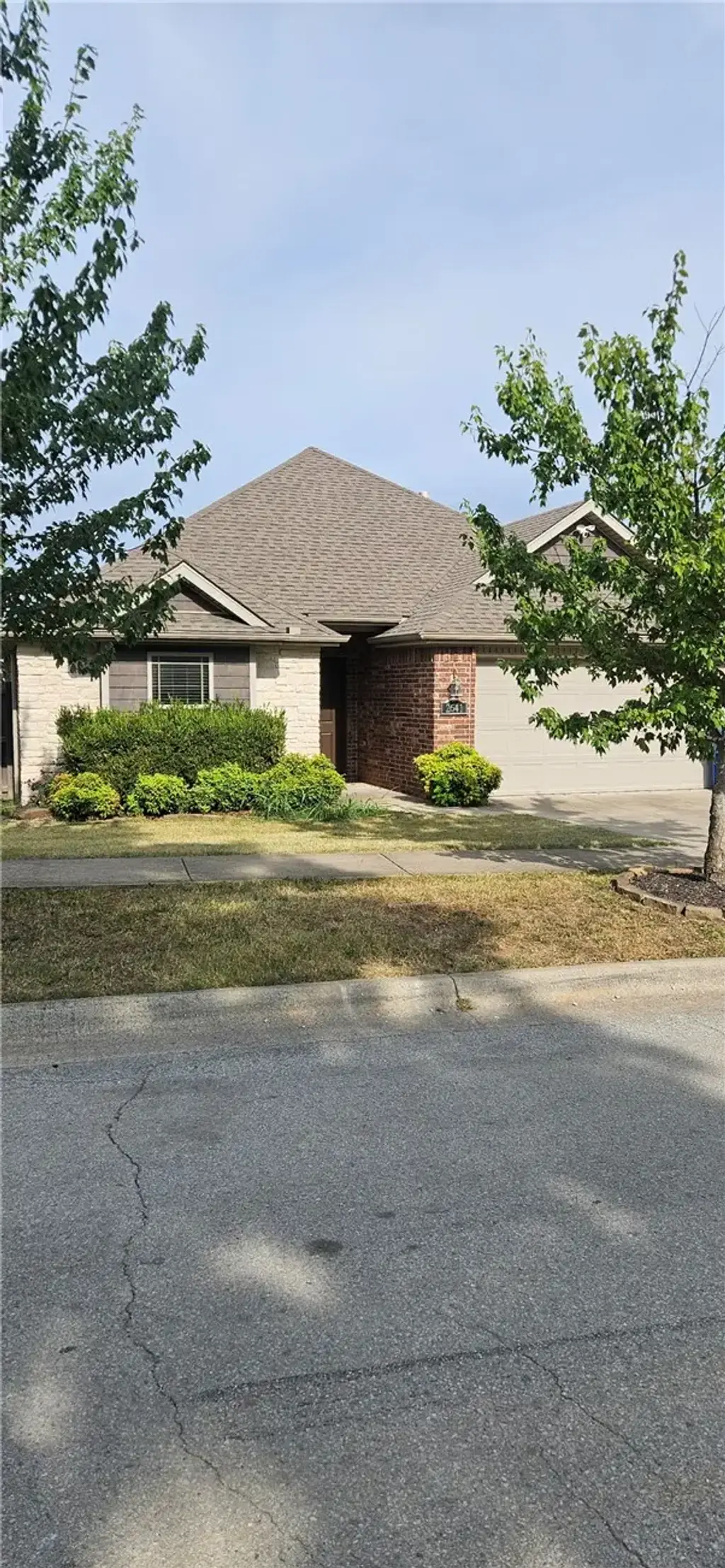 2641 N Villa Boulevard, Fayetteville