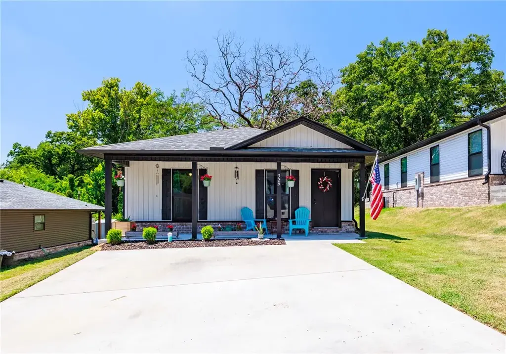 329 Lafayette Street, Van Buren