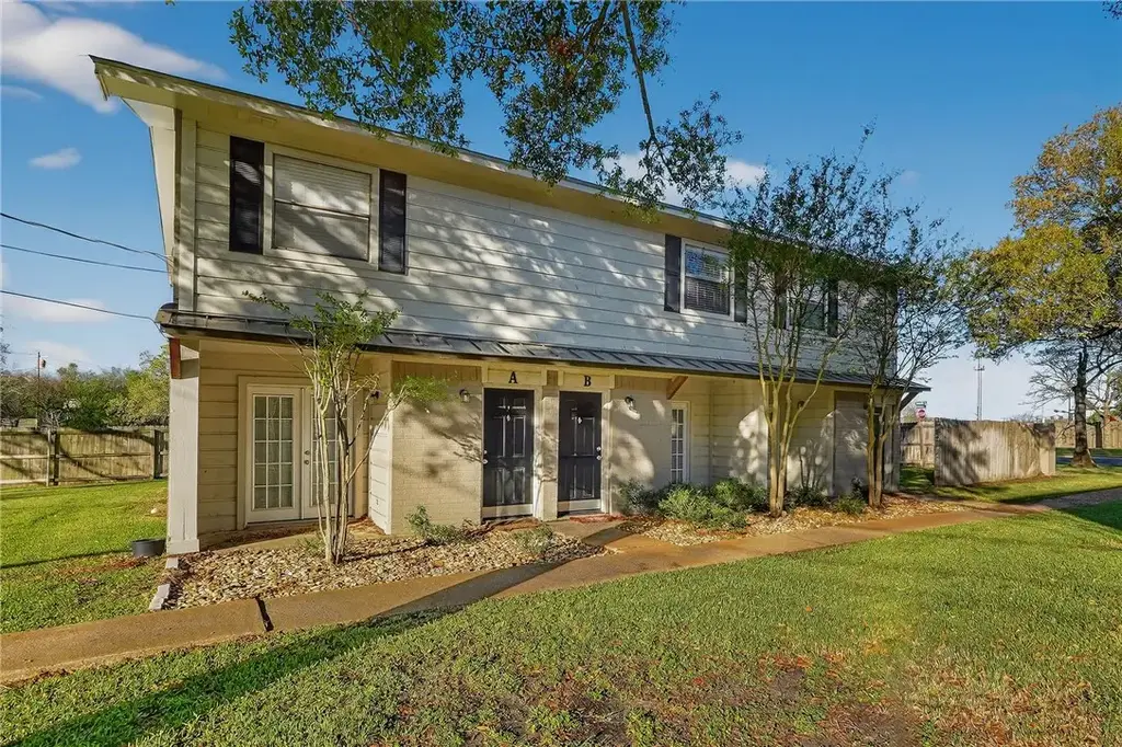 1400 Summit Street B, College Station