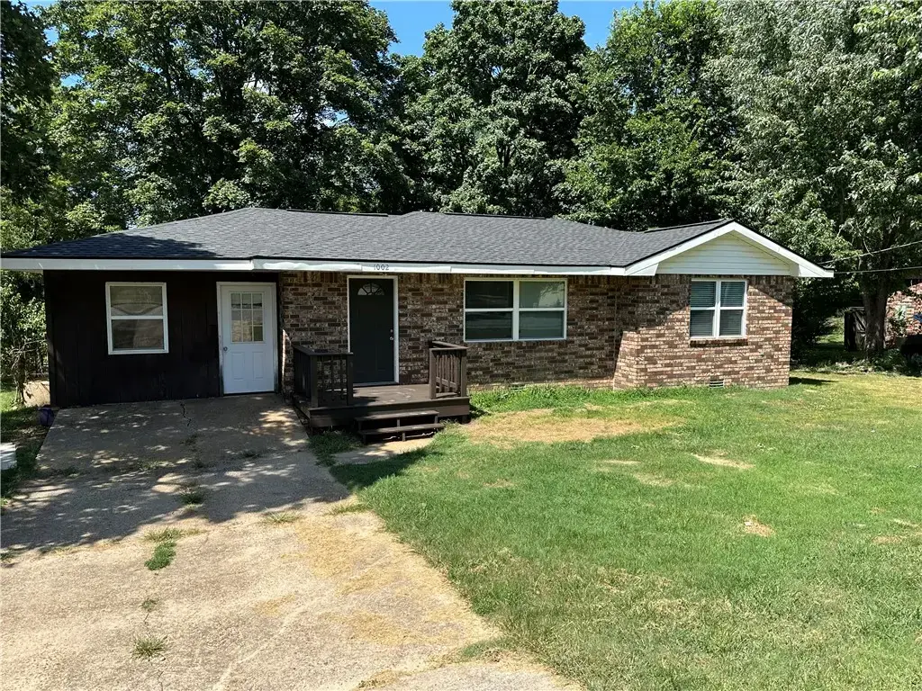 1002 Bobo Avenue, Berryville