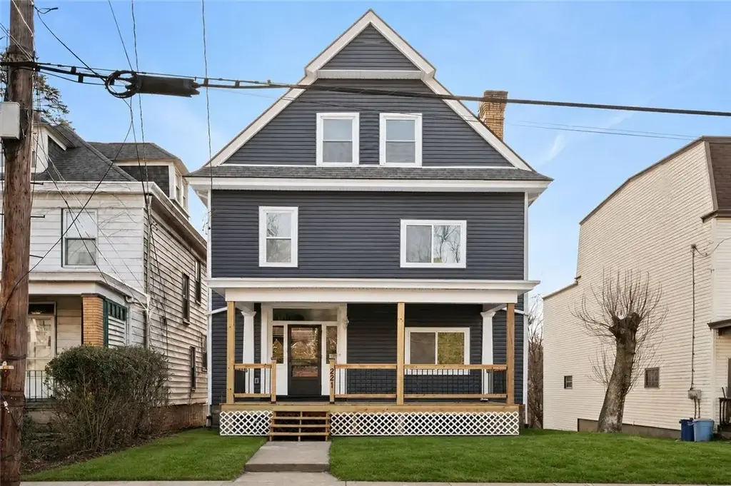 221 Bonvue Street , Observatory Hill