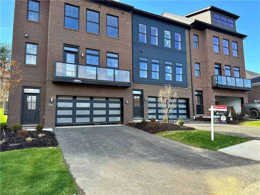 402 Magnolia Drive, Peters