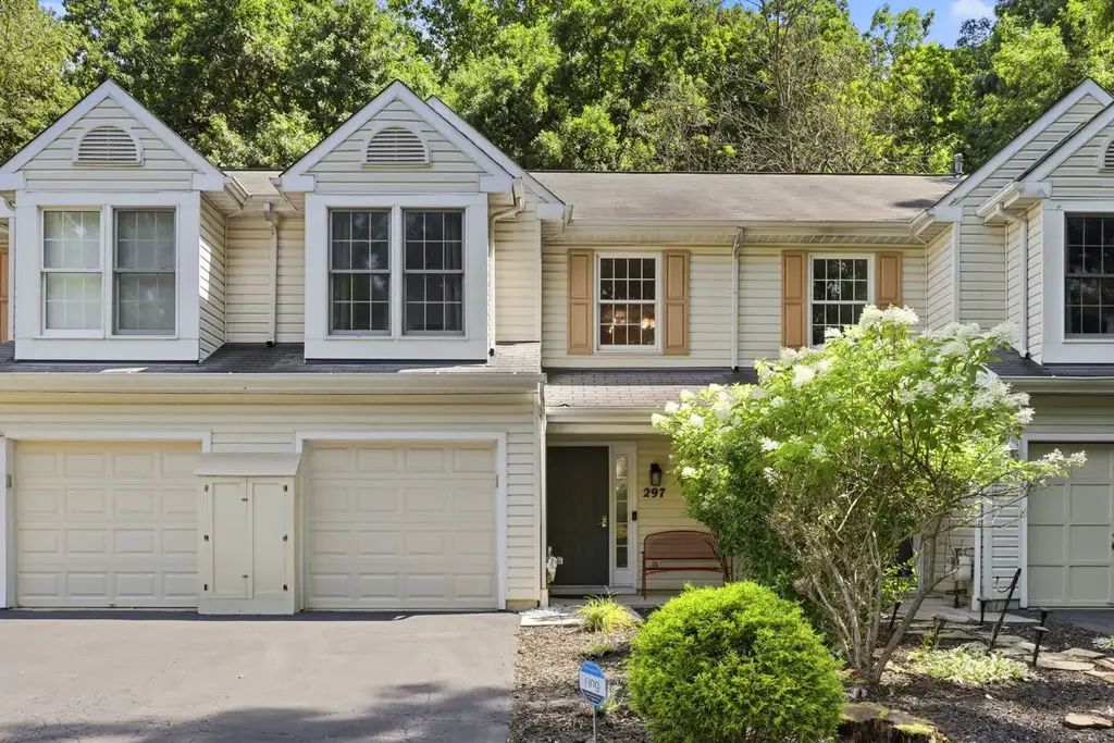297 Commons Drive, Oakmont