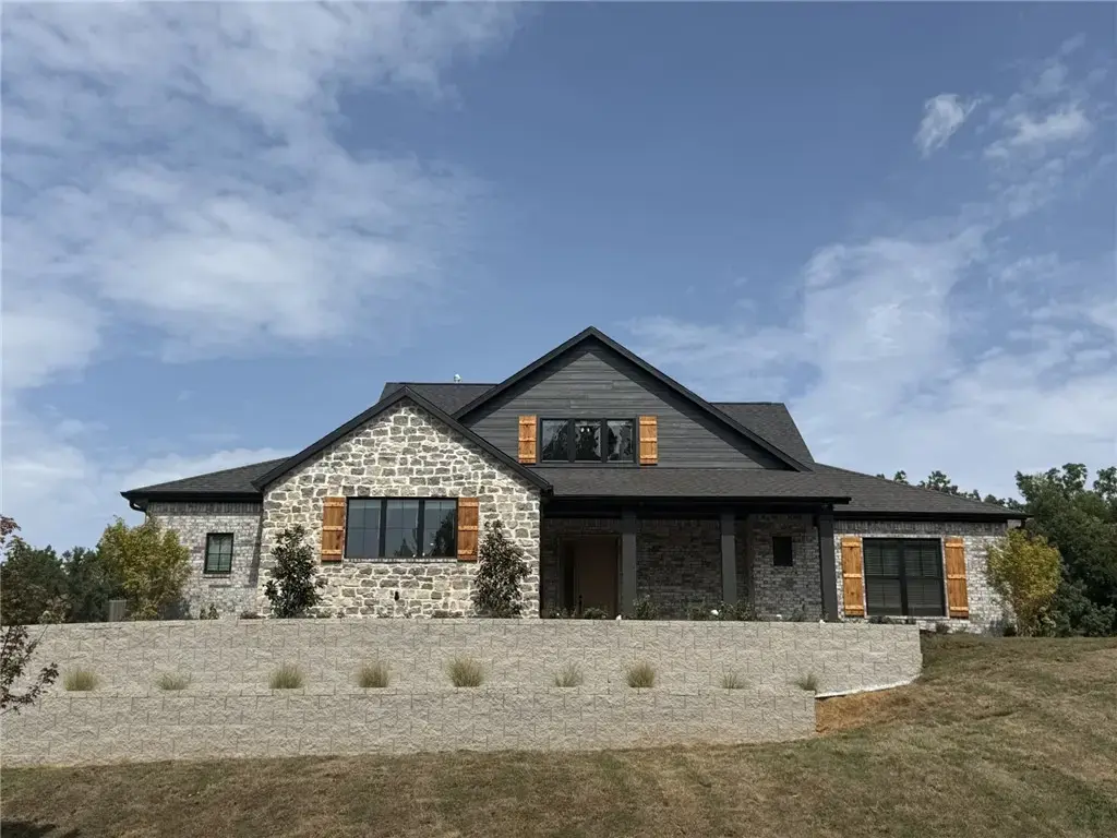 586 Winding Spring Drive, Fayetteville