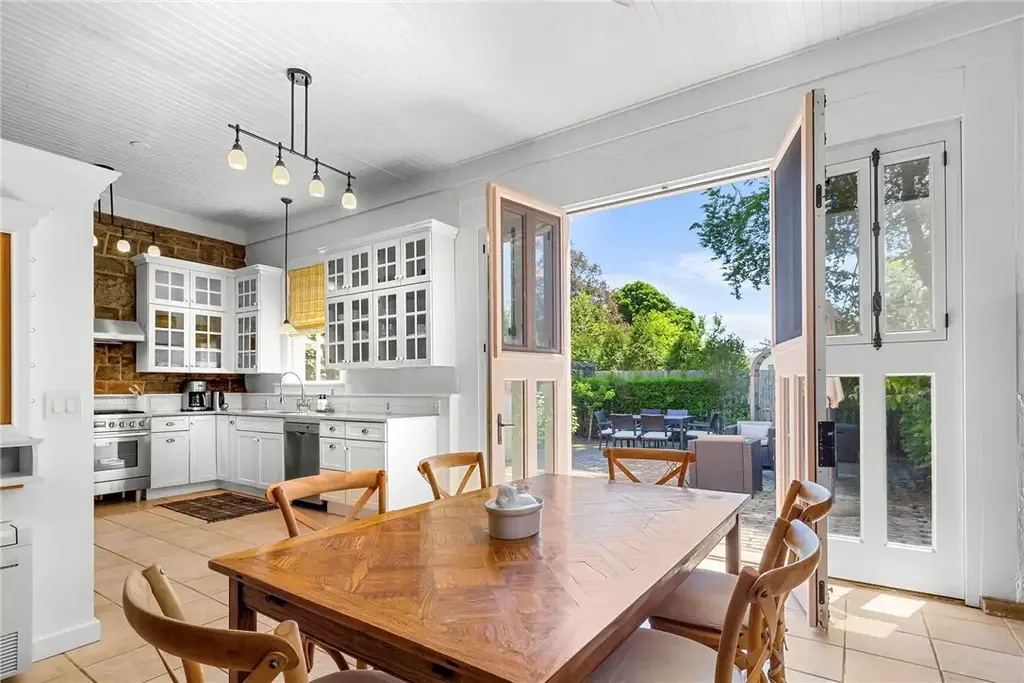 3 Hazard Ave, Newport