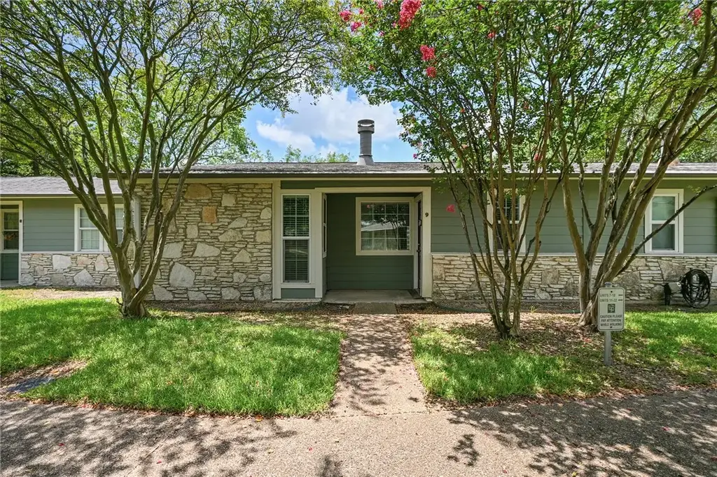 2800 Longmire Drive 9, College Station
