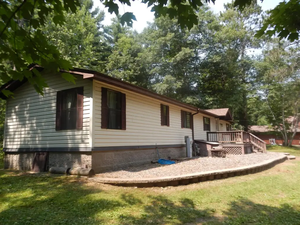 957 Hwy 45, Eagle River