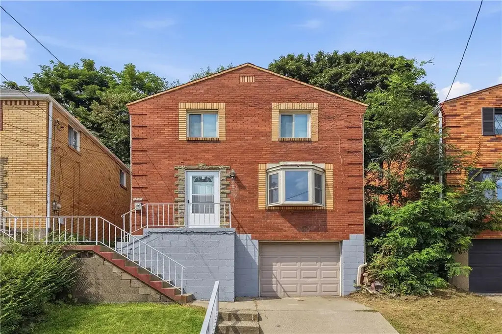 655 Mayville Avenue, Brookline