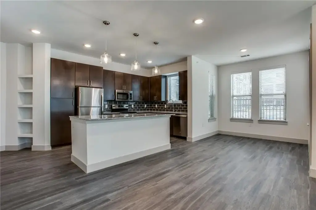 950 Town Lake Drive 4107, College Station