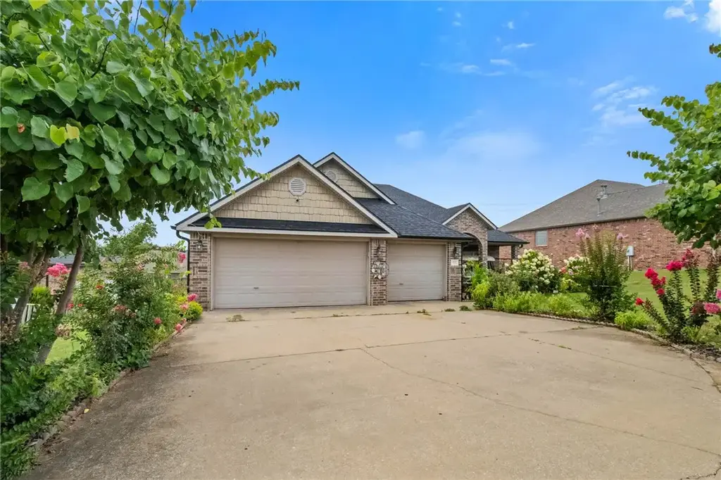 3242 Glenbrook Loop, Springdale