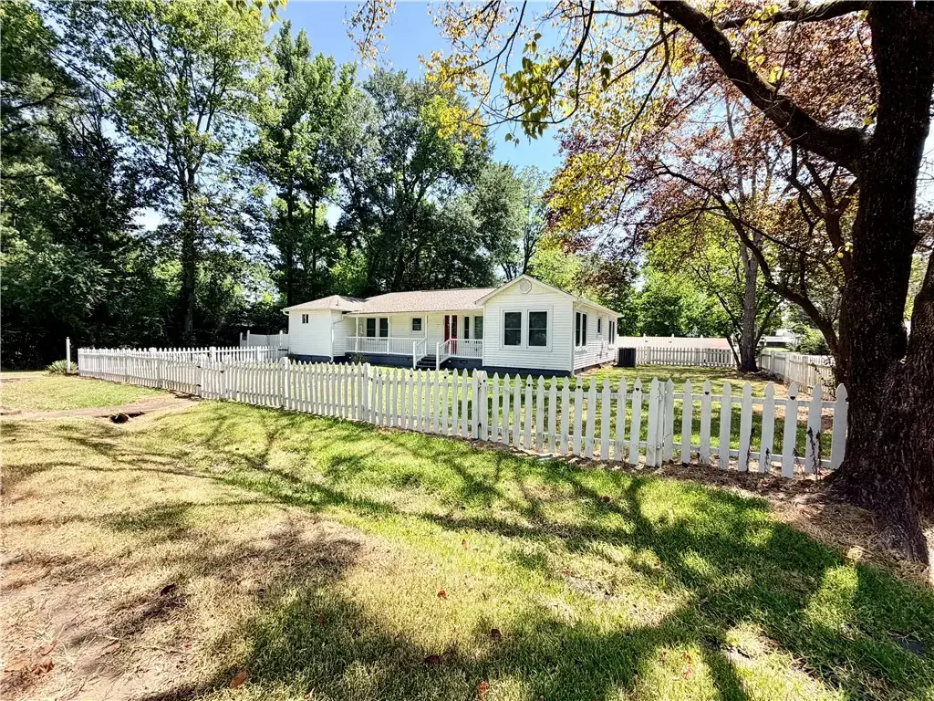 223 Galveston Avenue, Russellville
