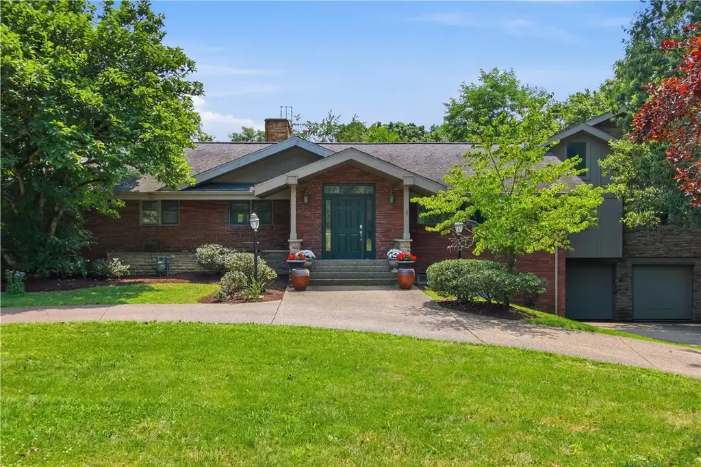 2072 Outlook Drive, Upper St Clair