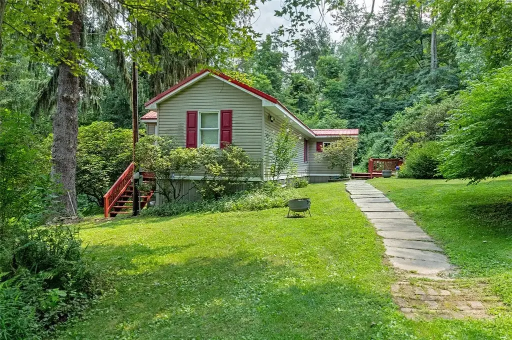 1021 Pine Boulevard , Dunbar