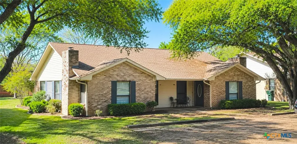 709 Royal Street 711 & 709, Salado
