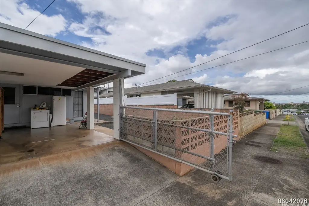 94-1167 Kahuahale Street, Waipahu