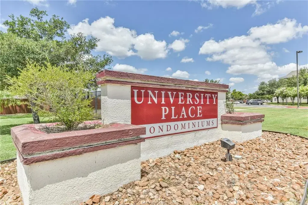 527 Southwest Parkway 303, College Station