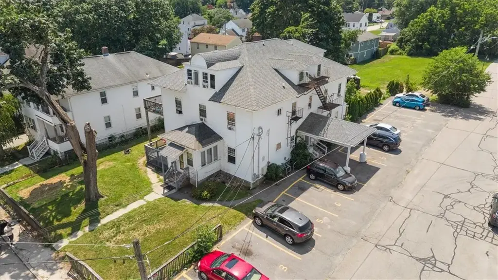 82 Pond St, West Warwick
