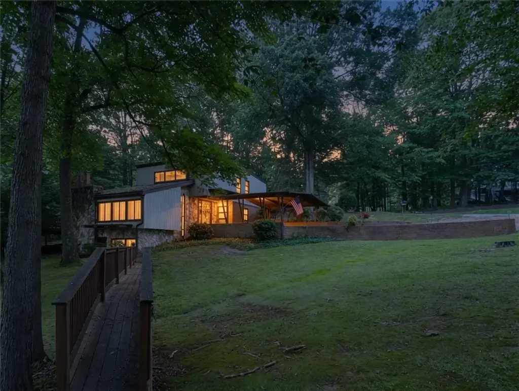 239 Frazier Lake Drive , Neshannock